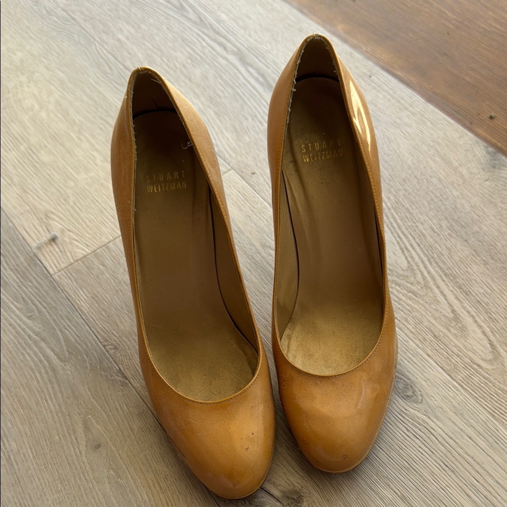 Stuart Weitzman Tan Heels with Rounded Toe and Smooth Leather